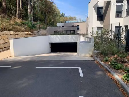 garage individuel fermé et sécurisé