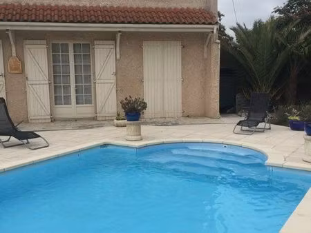 a louer maison avec piscine et jardin clôturé