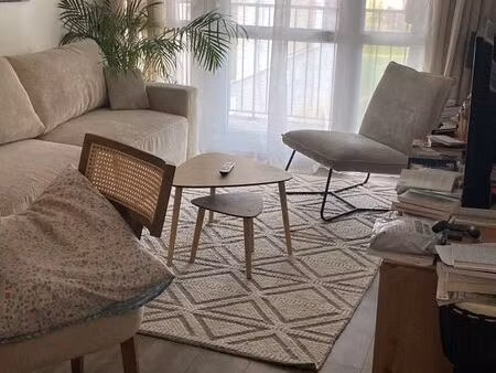 appartement 4 pièces de 74 m2 place de parking avec badge pour rentrer