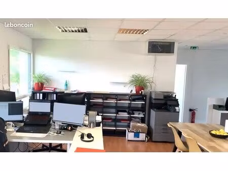 bureaux 78 m² vannes . parking. loyer attractif