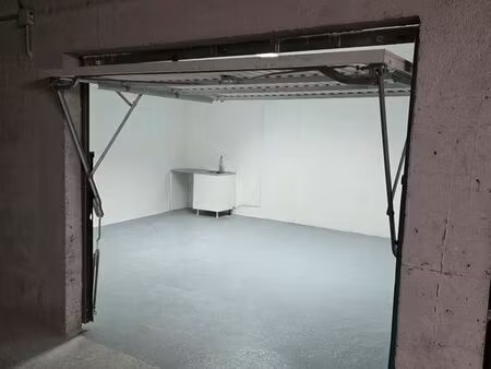 local 25 m² pour artisan ou stockage