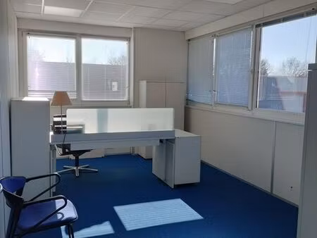 bureau climatisé a louer 18m2 dans un petit hôtel d'entreprise