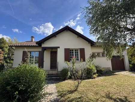contemporaine de plain-pied avec jardin à proximité des commerces !