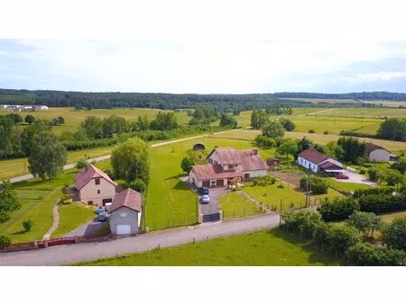 maison de campagne de 7 5 pièces avec terrain de 1 ha à monthureux-sur-saône  france - à..