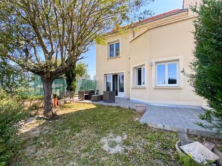 maison de 4 pièces de 100 m² à saint-cyr-l'école
