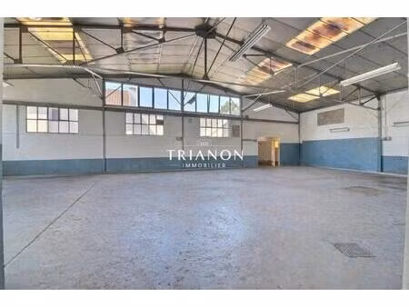 local d'activité 350 m² + habitation 95 m² et environ 300 m² d'extérieurs