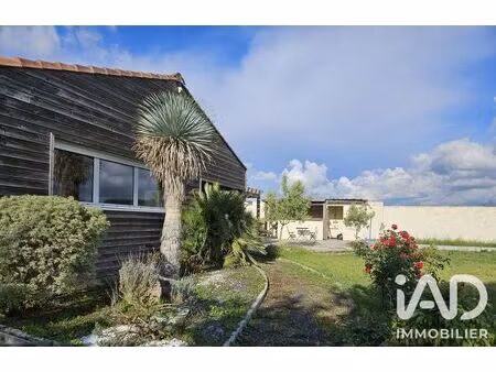 maison à magné (79460)