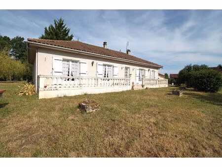 agréable plain-pied de 124 m² situé sur la commune de mareuil en périgord