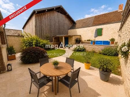 maison en pierre avec jardin – hypercentre de sées