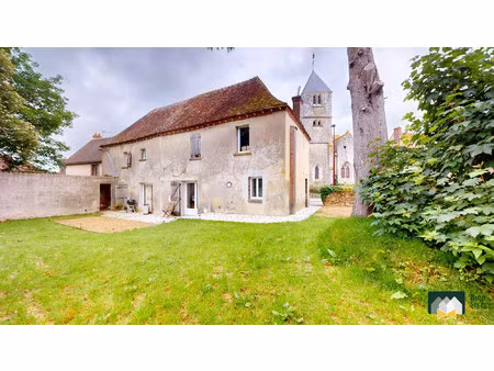 maison d'époque avec garage / terrasse / jardin clos - arcisses