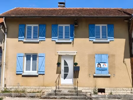 maison de campagne 4 chambres .
