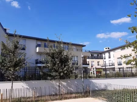 appartement t3 avec terrasse et parking privatif à corbeil-essonnes