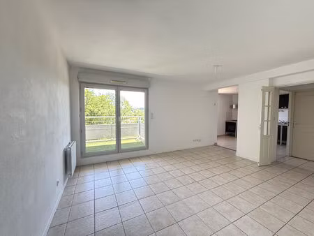 a louer - muret - appartement t3 en duplex de 71 m² avec 2 parking et cellier - g1320