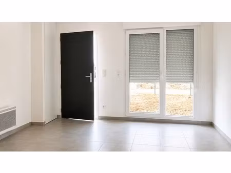 t2 en duplex avec jardin et parking à villefontaine