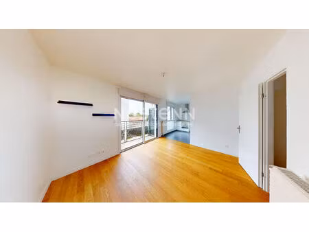 à louer - appartement t2 non meublé de 41 60 m² avec balconnets - l'haÿ-les-roses