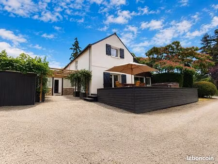 propriété 7 pièces 161 m²