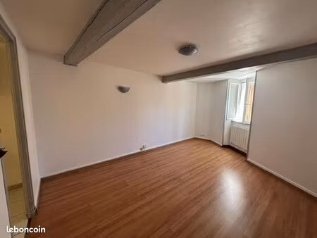 studio 1 pièce 28 m²