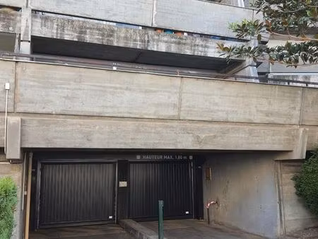 garage fermé sécurisé