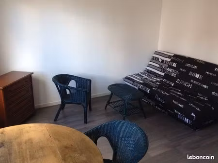 loue studio meublé de 23m2