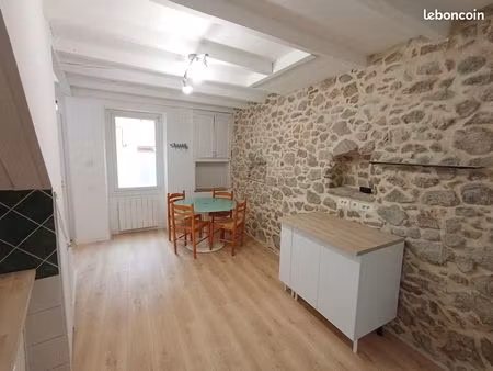 particulier loue maison rénovée au coeur d’aussillon-village