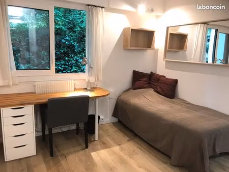 chaville – gare rive gauche – studette meublée 12 m² douche + wc privés