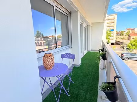appartement meublé - balcon  cave et place de parking
