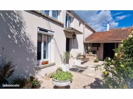 maison 2 chambres + jardinet et espace de stockage sécurisé