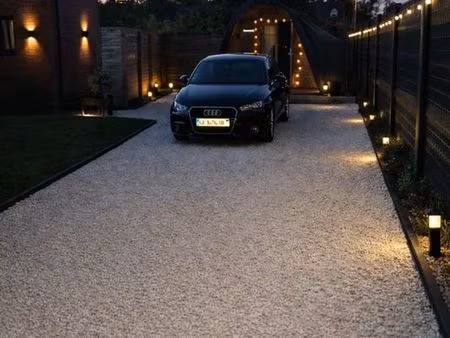 studio meublé avec parking. tout compris