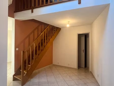 a louer-appartement 61m²-560hc