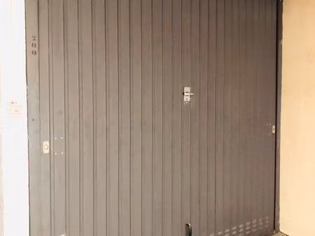 grand box fermé pour stationnement ou stockage (15 m2 - 40 m3)