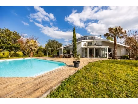 maison 8 pièces - 230 m²