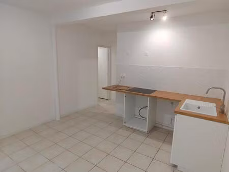 studio atypique  cave voûtée privative  forte renta