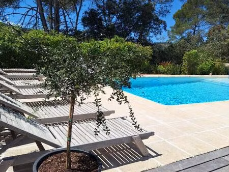 villa de 121m²  piscines  terrain de 1900m²  garage