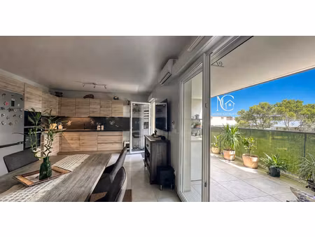 à vendre - charmant 2 pièces de 53 m² avec grande terrasse  piscine et parking