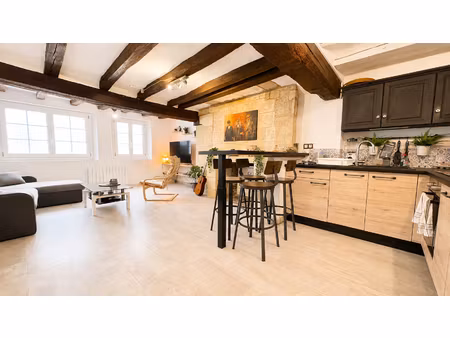 rare - appartement de caractère avec cour privative en plein quartier cathédrale