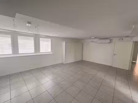 bureaux récents avec box double - 93 m2 - toulon