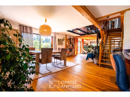 belle maison à ossature bois au sein d'un domaine de 16 000 m² et de son verger