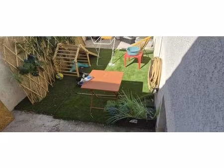 mauguio - t3 avec cour privative dans petit immeuble