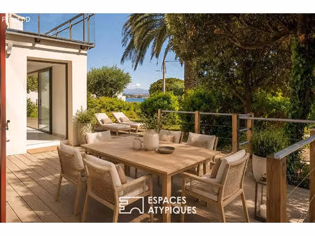 appartement esprit maison avec terrasse  piscine et vue mer partielle