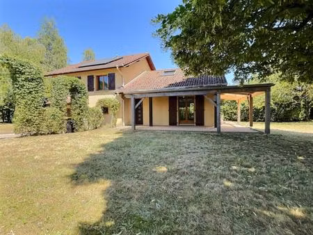 apprieu – maison familiale avec sous-sol sur un terrain arboré de 951 m²