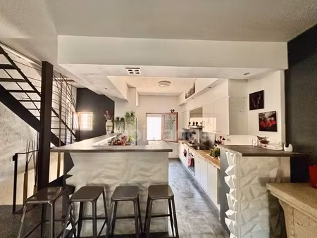 gigean(34)  à vendre maison de village rénovée p4  surface totale 126 m2  terrasse 10 m2  