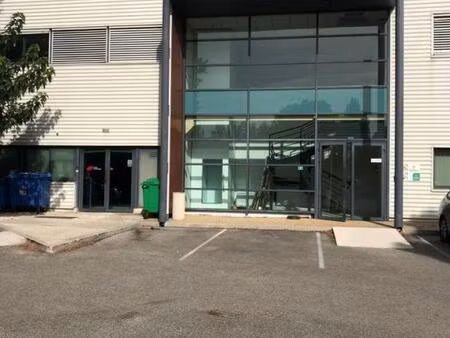 location bureaux 280 m² à 451 m²