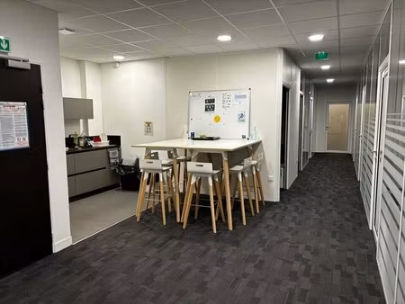 location bureaux 167 m² à 372 m²