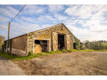 grange à réhabiliter de 400 m² - vue dégagée sur la campagne