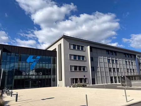 location bureau st fons 3 000 m²
