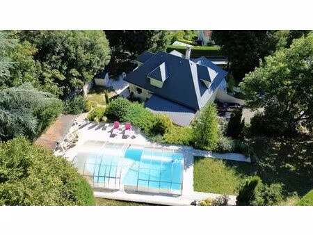 maison de luxe en vente à saint-genest-lerpt  auvergne-rhône-alpes