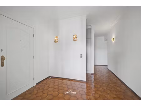 appartement te huur in sint-niklaas met 2 slaapkamers
