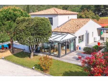 hyeres cadre campagne villa recente avec piscine
