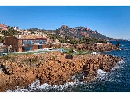 villa contemporaine pied dans l'eau