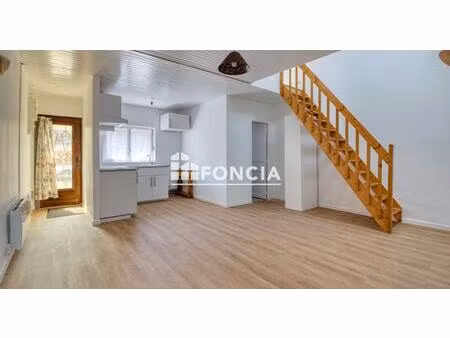 maison 2 pièces en duplex  37.44 m2 habitables (53.21 m2 au sol)  située en plein centre-v
